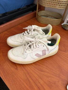 Women’s Veja Sneakers